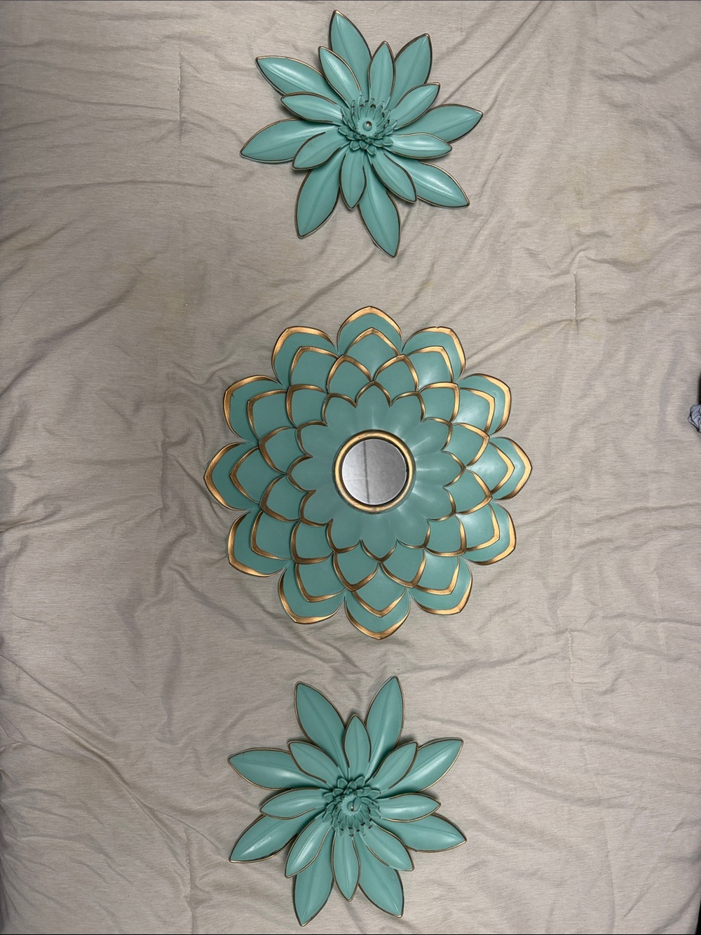 Teal Floral Plastic Wall Decor Set with Gold Accents